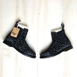 Dr. Martens Flora Chelsea Giraffe Boots Size 7 NIB